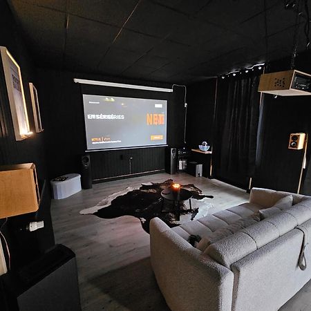 Black Box Cinema Appartement Avec Balneo Épinal Dış mekan fotoğraf