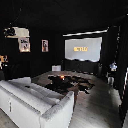 Black Box Cinema Appartement Avec Balneo Épinal Dış mekan fotoğraf