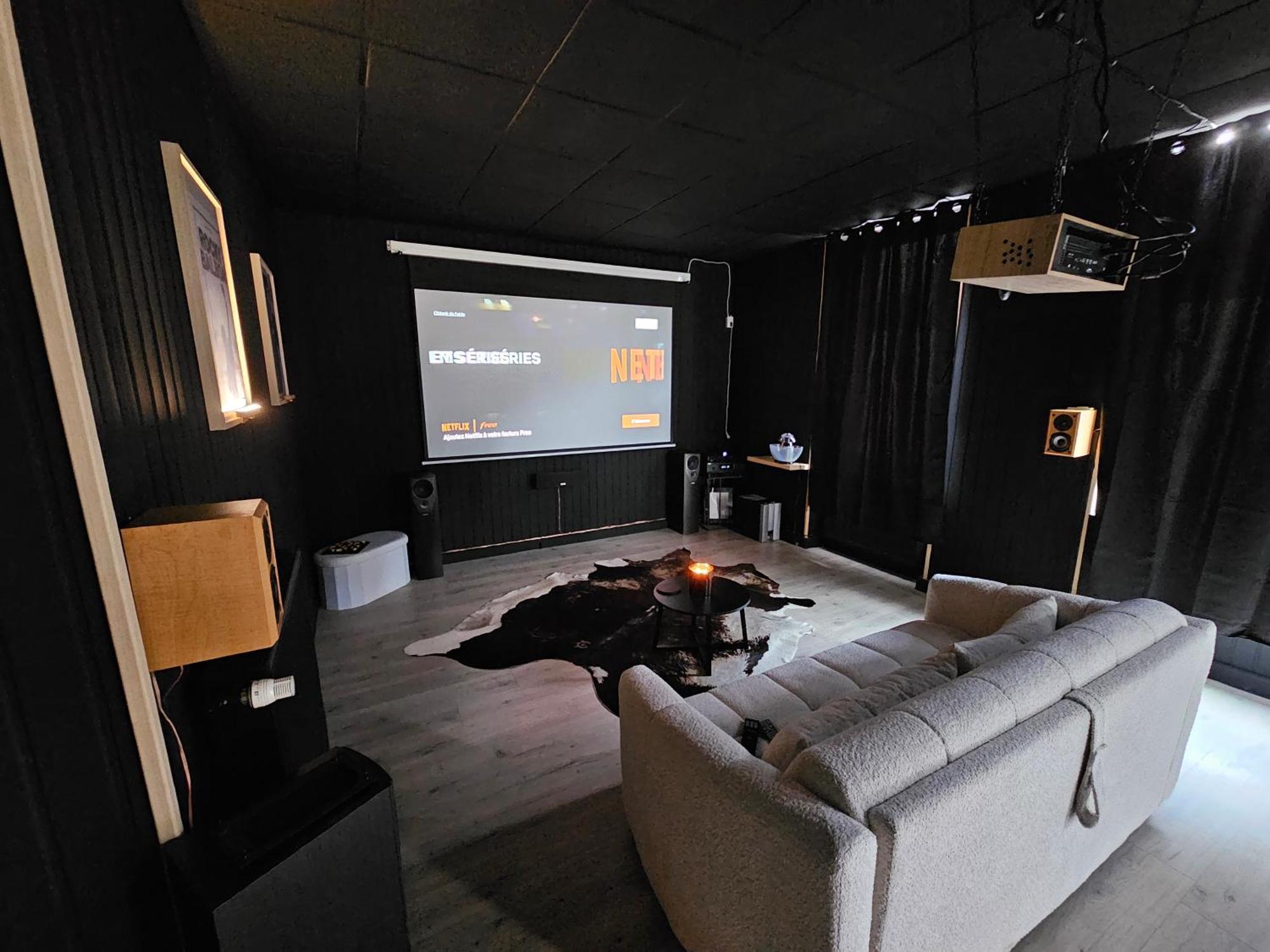 Black Box Cinema Appartement Avec Balneo Épinal Dış mekan fotoğraf