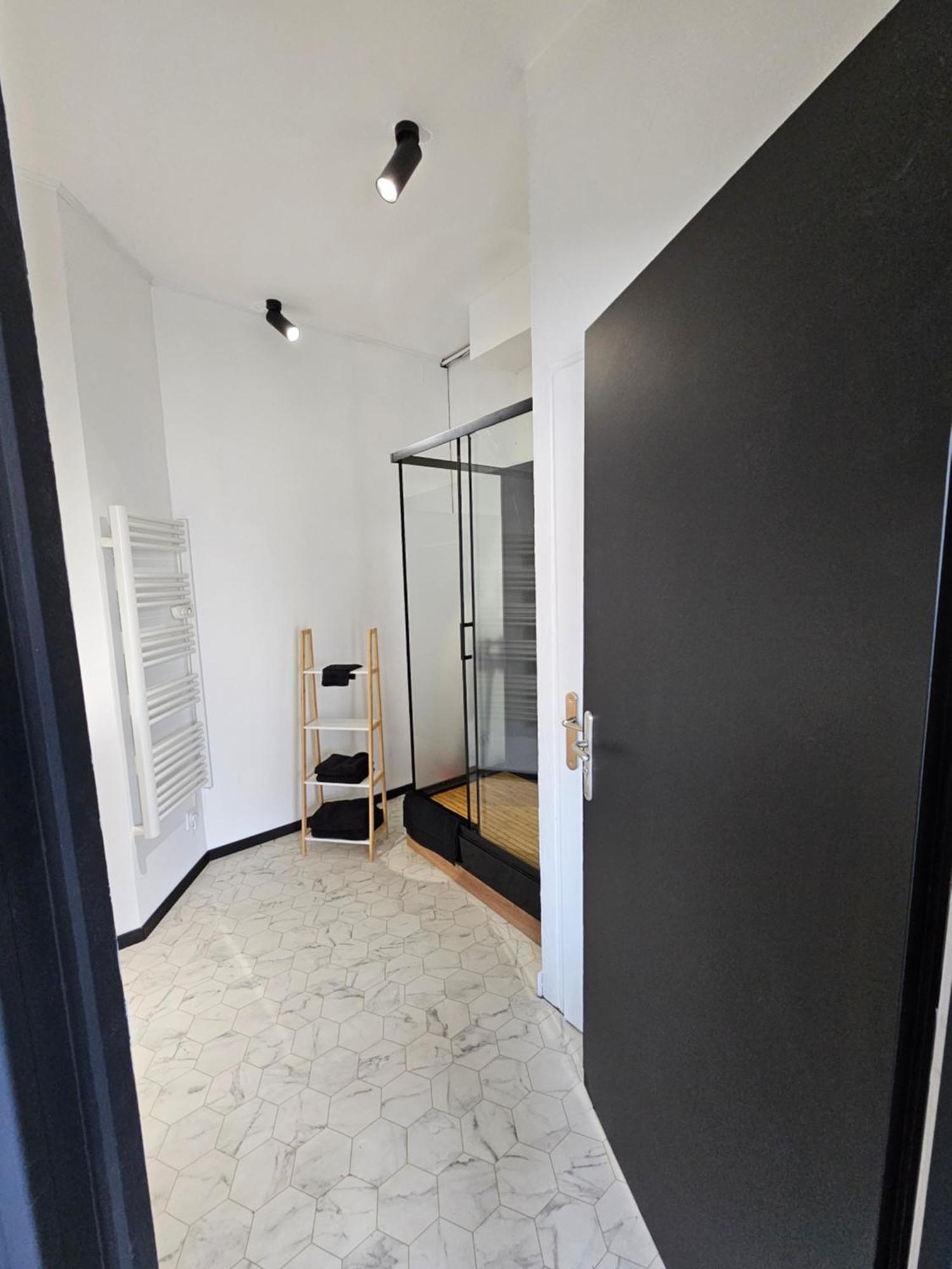 Black Box Cinema Appartement Avec Balneo Épinal Dış mekan fotoğraf